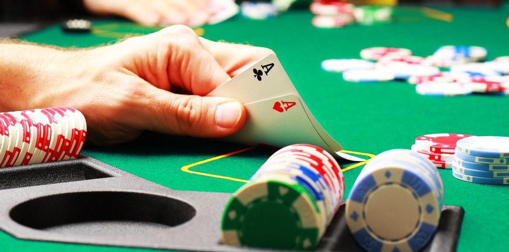 cómo jugar al póquer