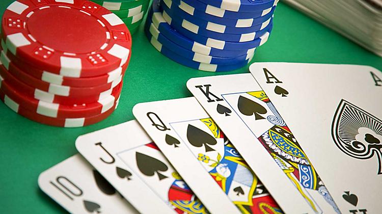 cómo son los torneos de póquer